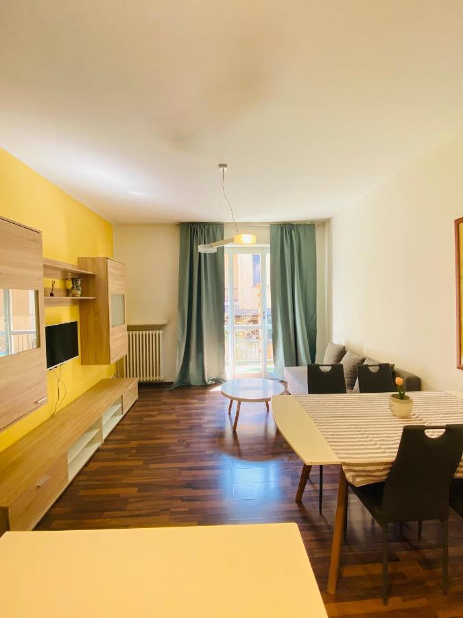 Appartmentslapiazzetta -1-2-6 Sesto Calende Exteriör bild